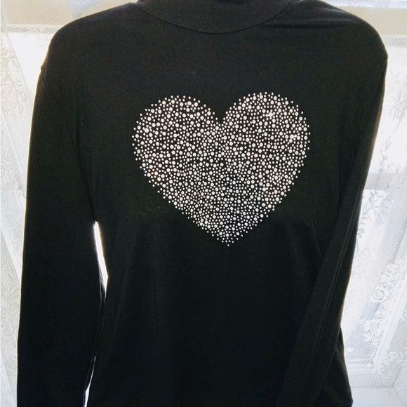 Women’s Black with white heart to - Picture 1 of 2